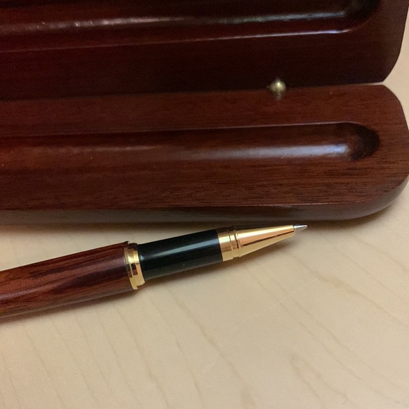 Isle of Capri Casino - Vintage Souvenir Wooden Rosewood Pen and Matching Case - Picture 7 of 9